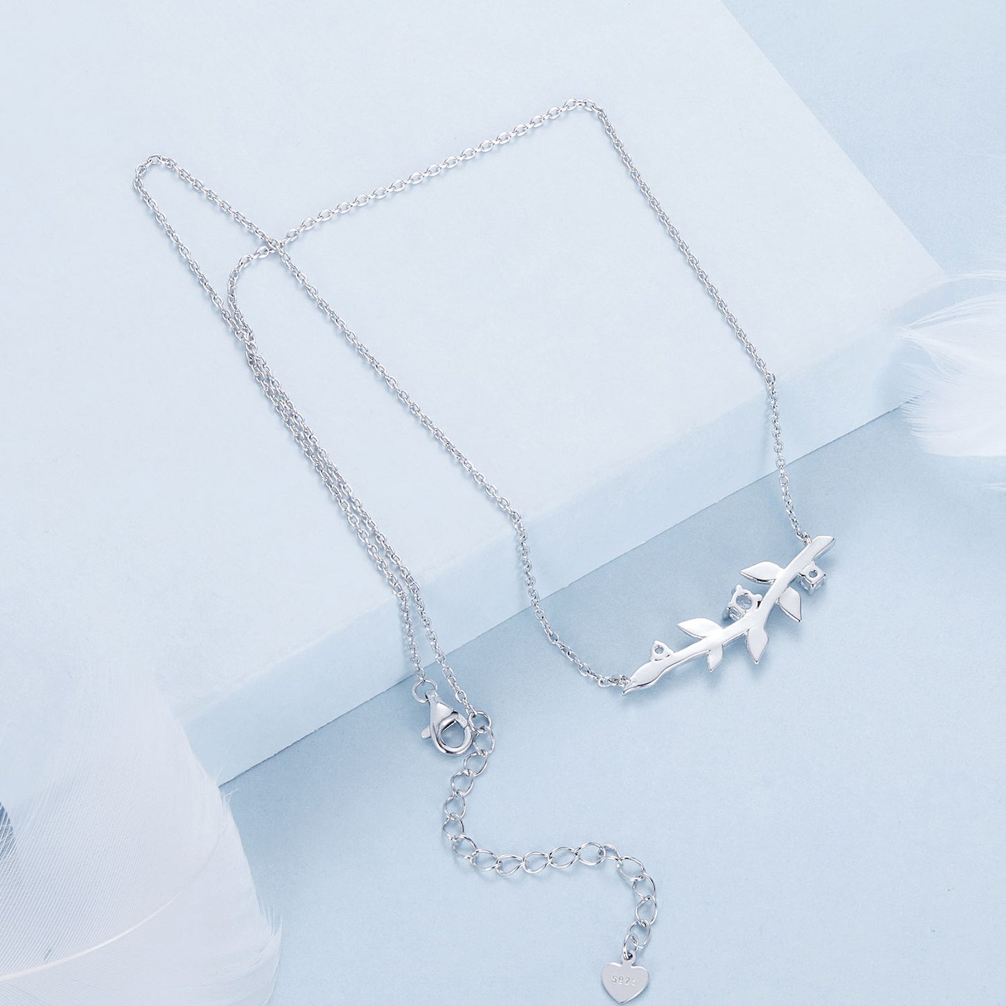Leaf Motif Pendant Necklace