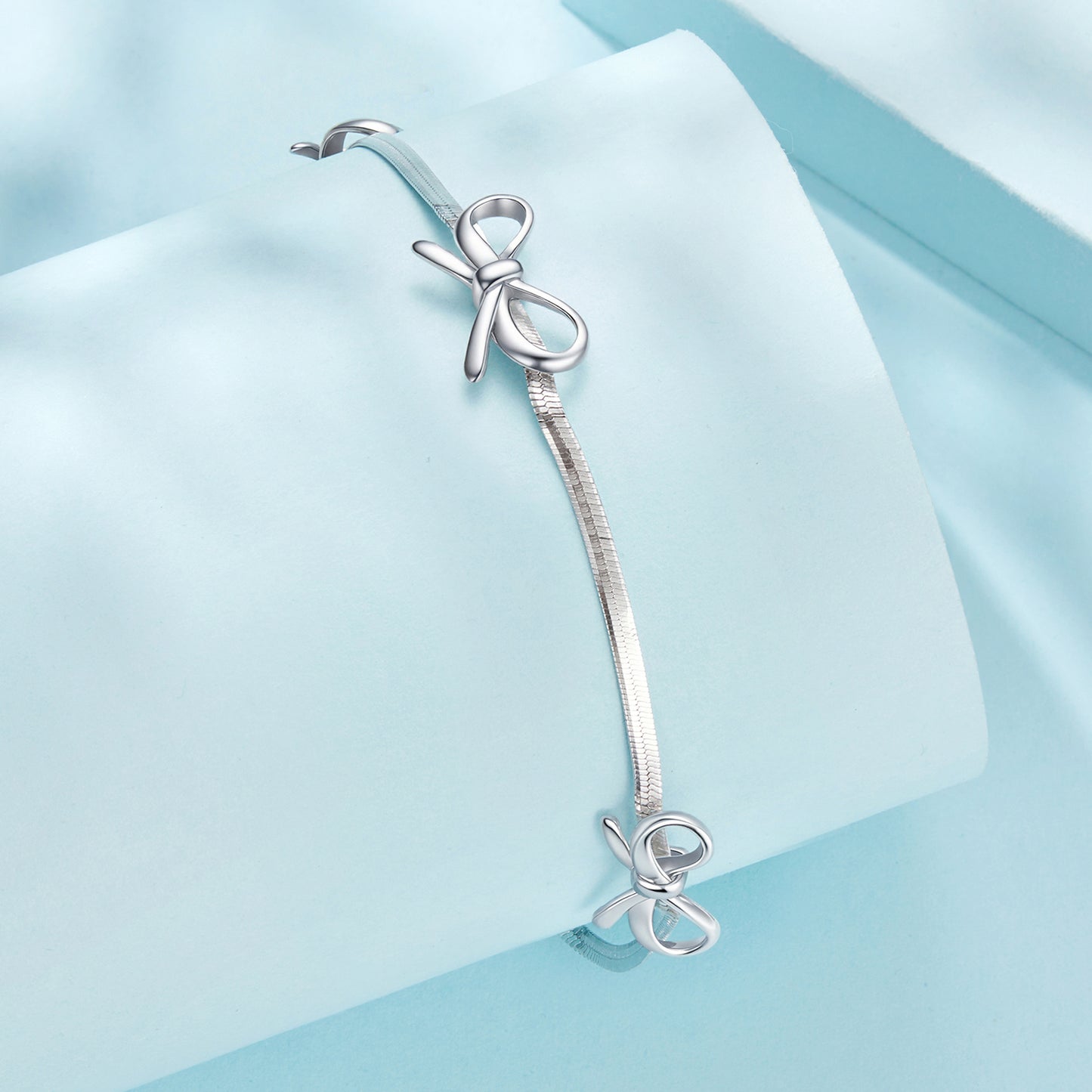 Delicate Bow Detail Bracelet