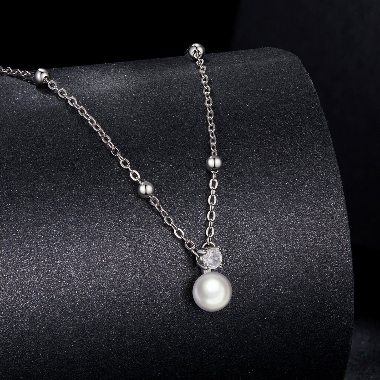 Pearl Moissanite Collarbone Necklace