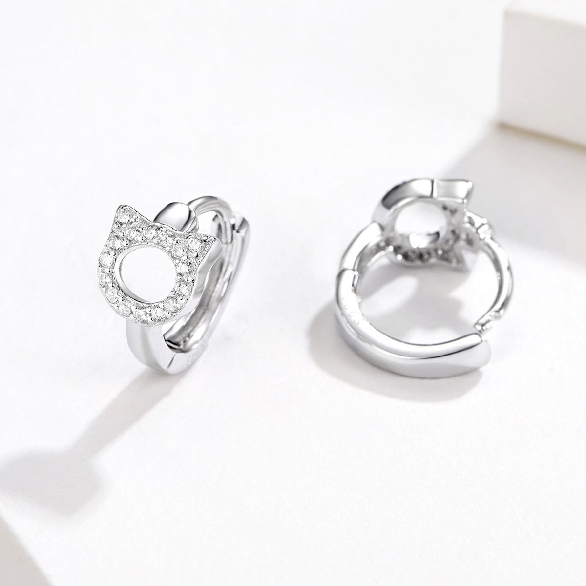 Compact Feline-Inspired Clip-On Earrings