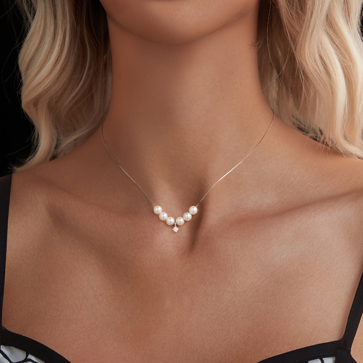 Dynamic Pearl Moissanite Collarbone Necklace