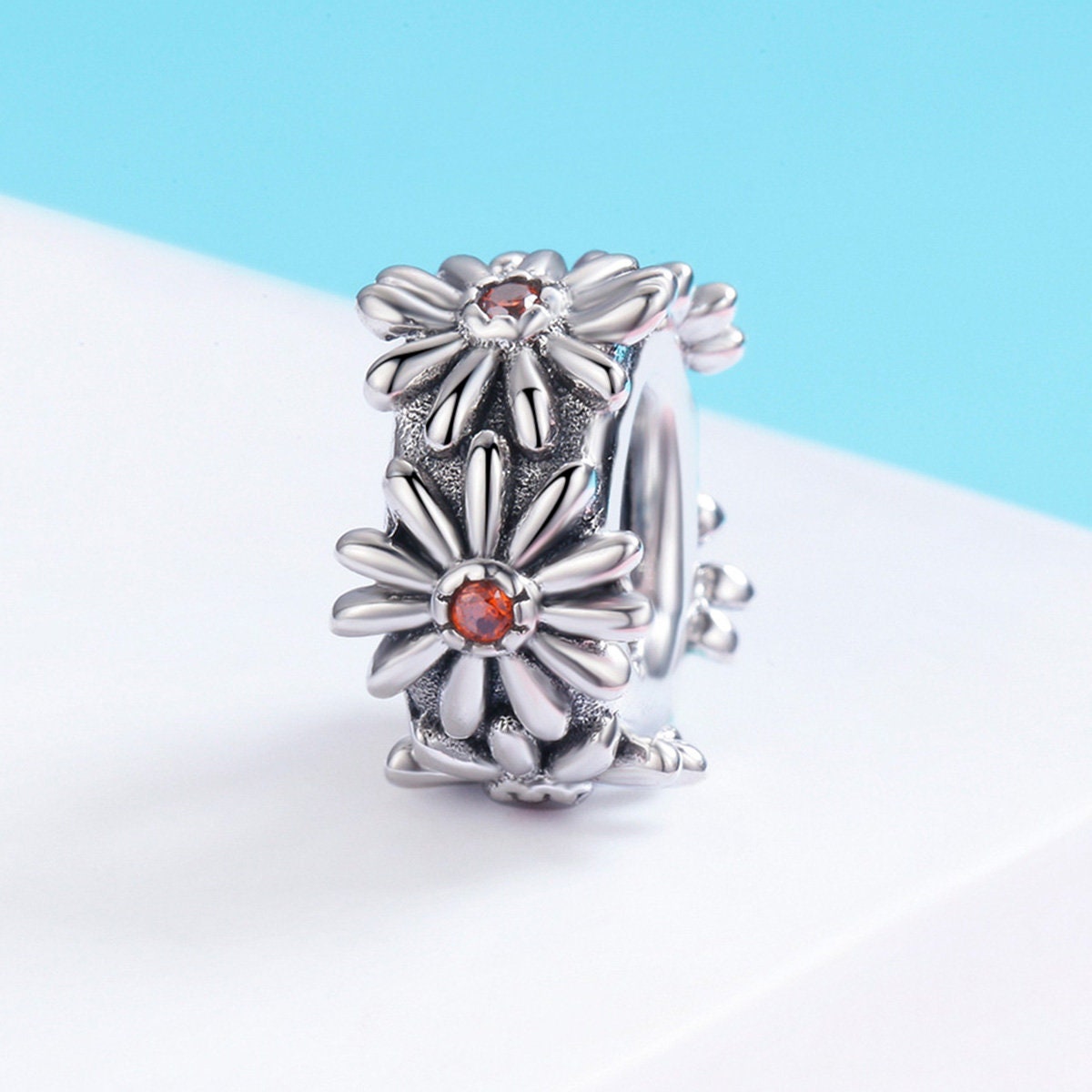 The Daisy Spacer Charm