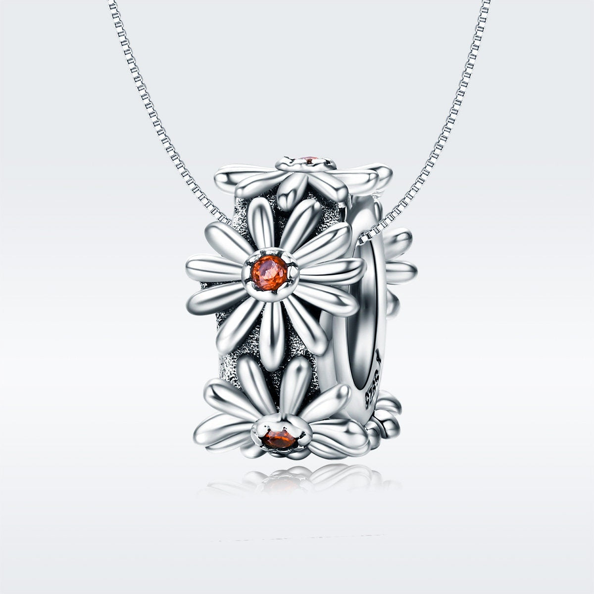 The Daisy Spacer Charm