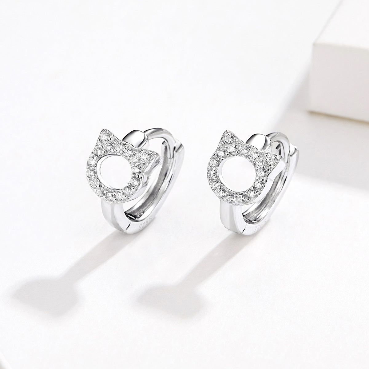 Compact Feline-Inspired Clip-On Earrings