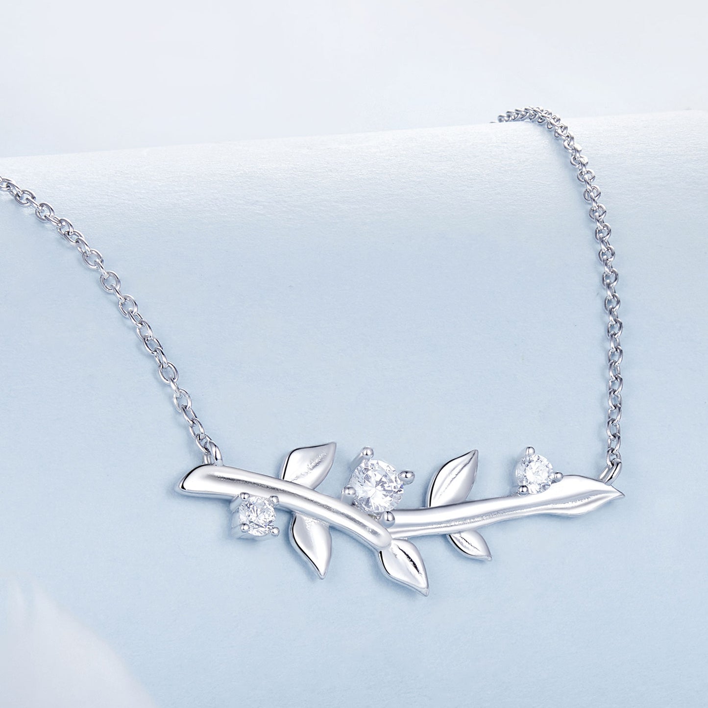 Leaf Motif Pendant Necklace