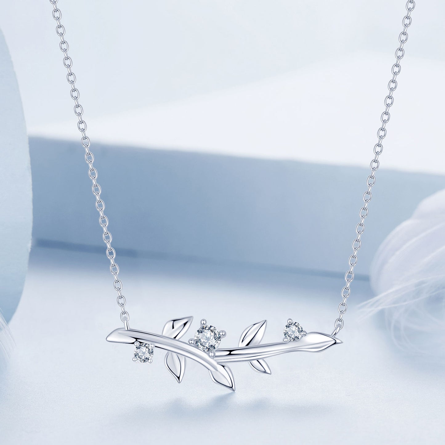 Leaf Motif Pendant Necklace