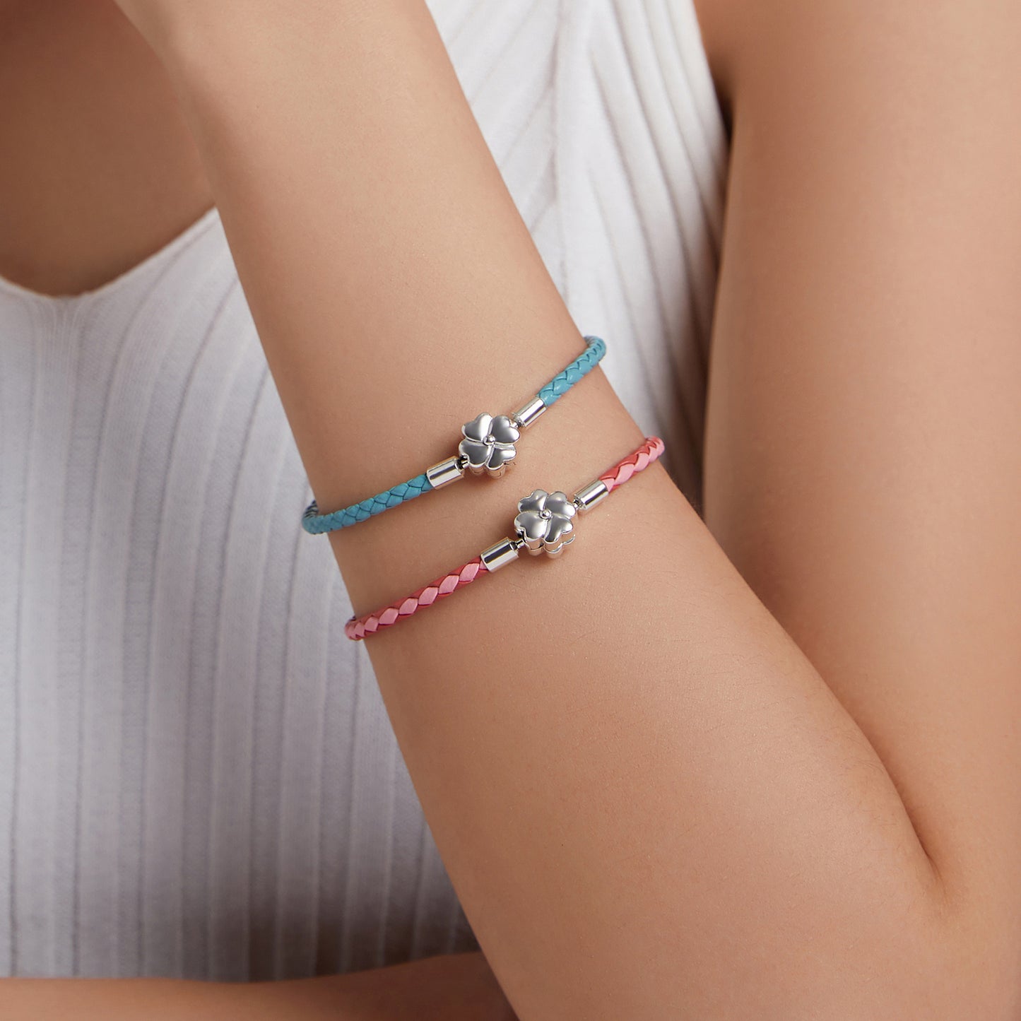 Gradient Clover Leather Basic Bracelet