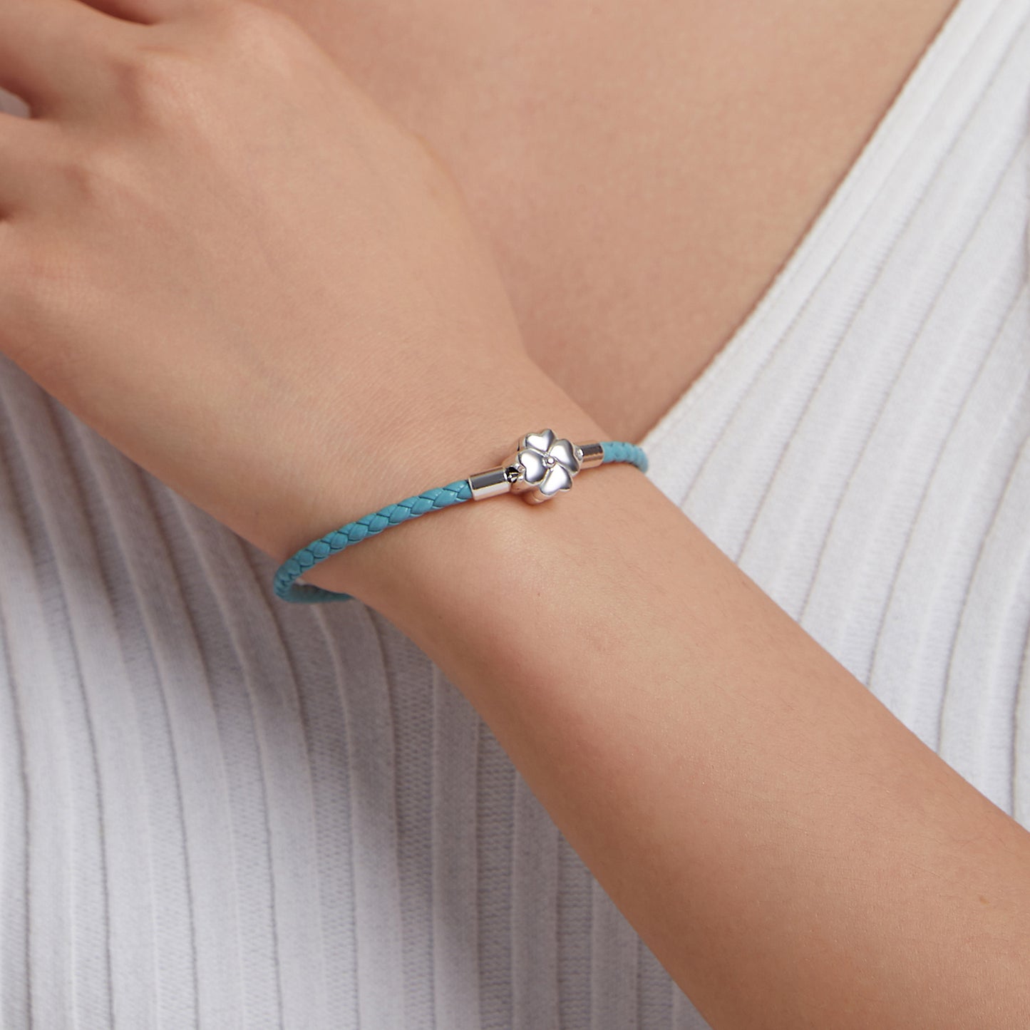 Gradient Clover Leather Basic Bracelet