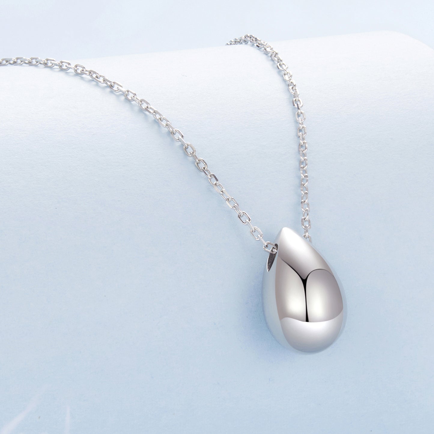 Metallic Teardrop Necklace