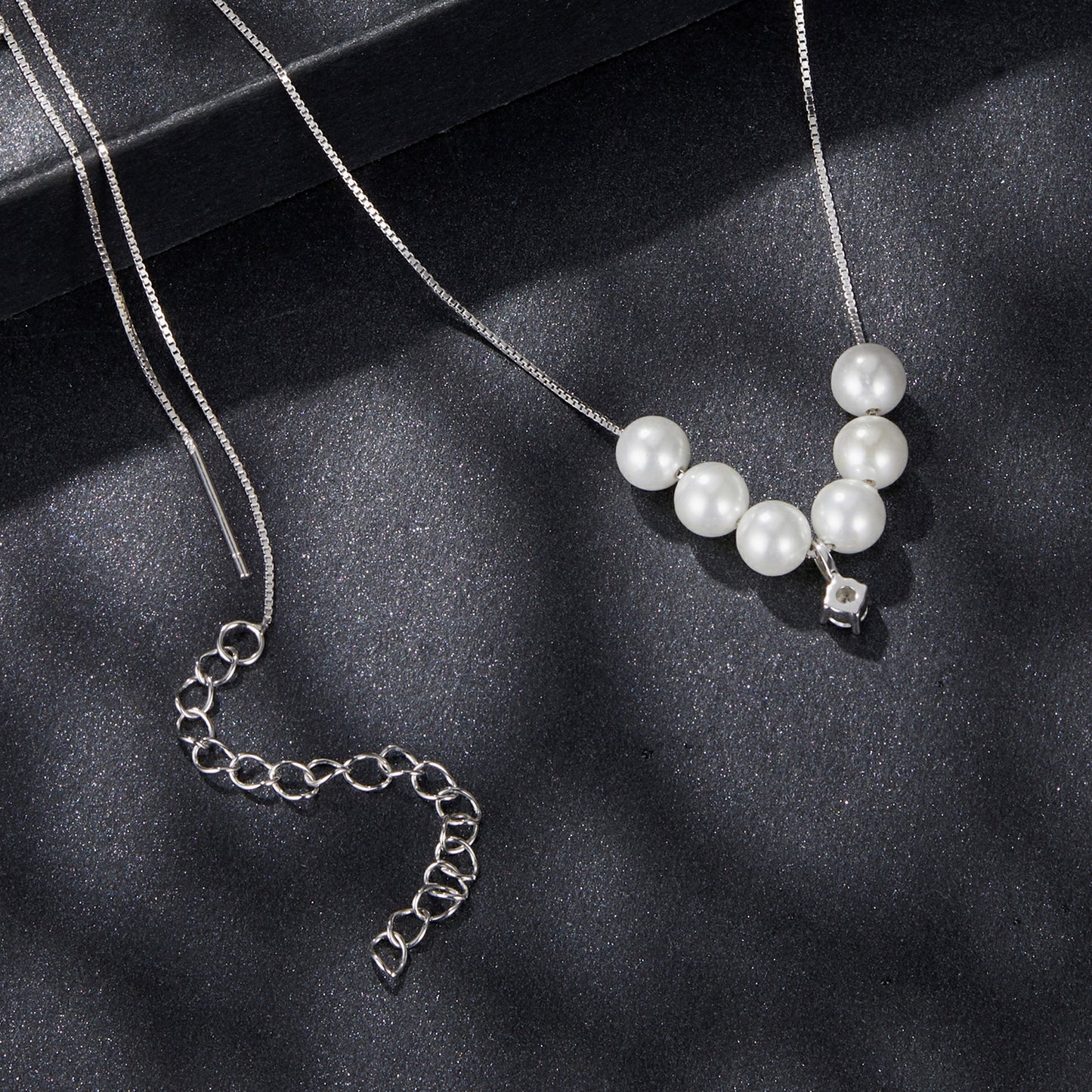 Dynamic Pearl Moissanite Collarbone Necklace