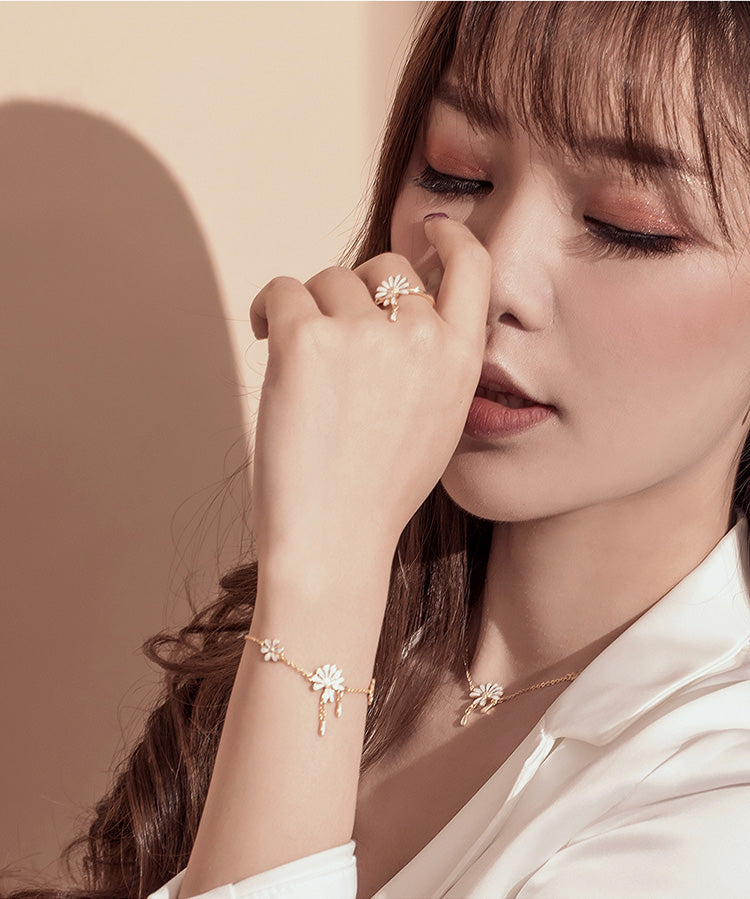 Daisy Bloom Bracelet