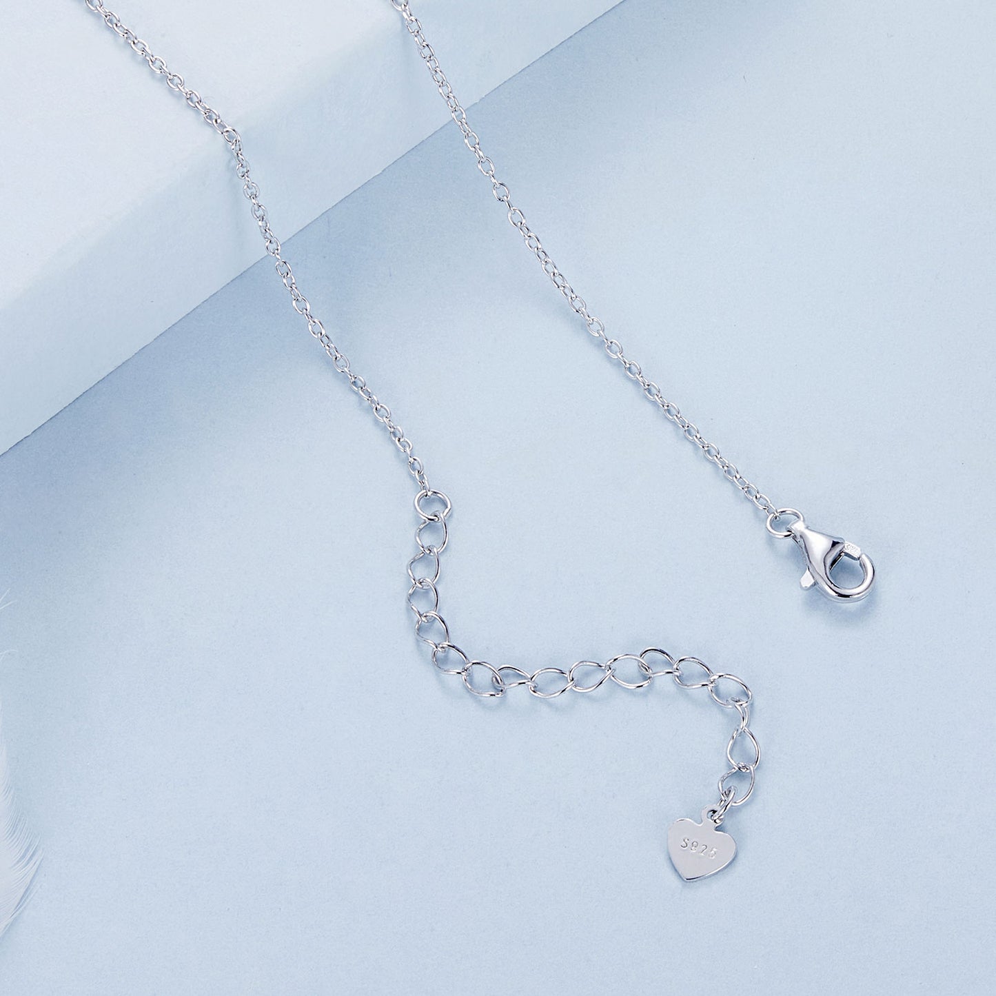 Leaf Motif Pendant Necklace