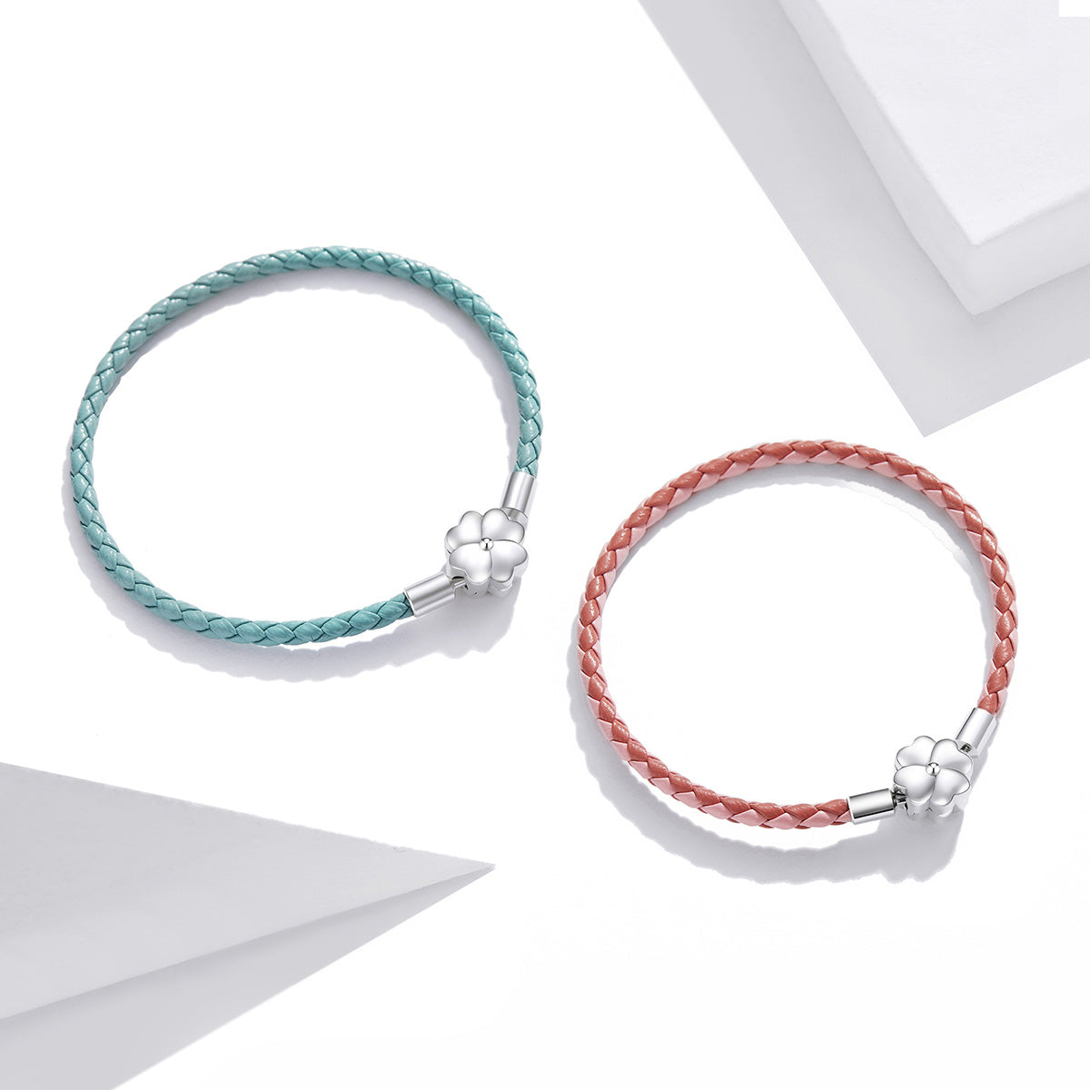 Gradient Clover Leather Basic Bracelet