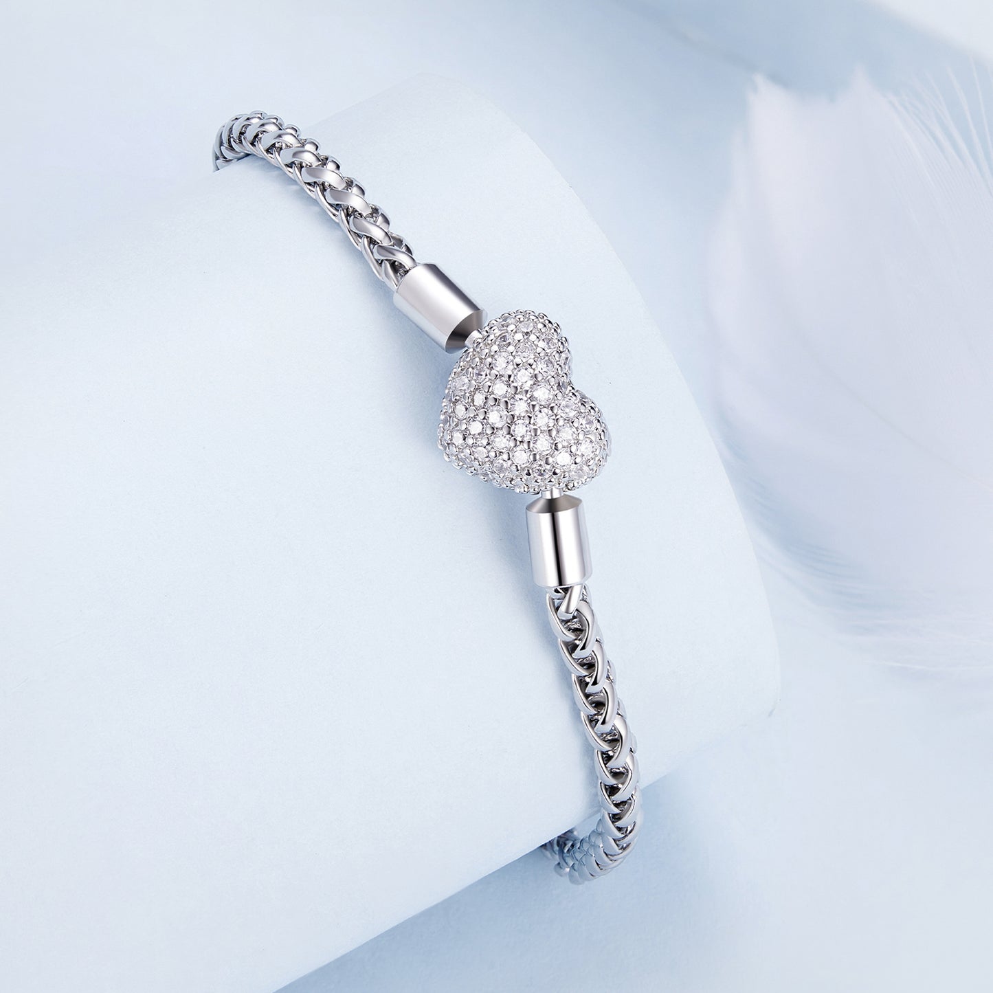 Sparkling Heart-Shaped Basic Bracelet