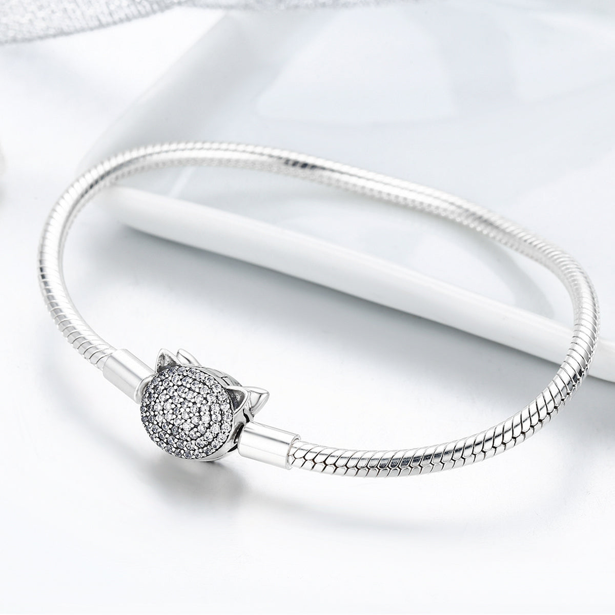 Compact Feline Basic Bracelet