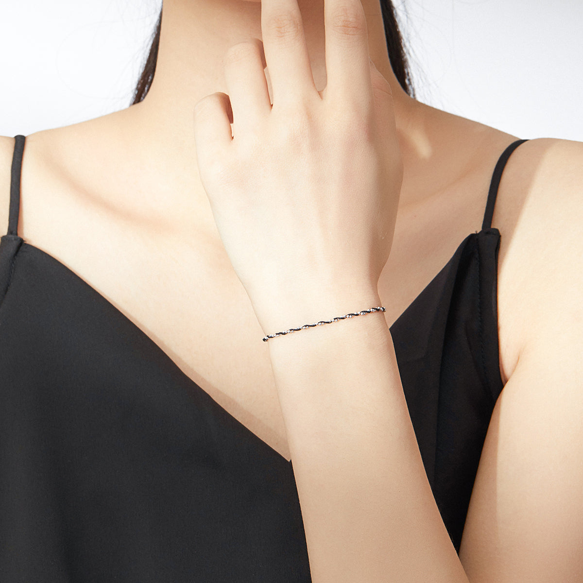 Compact Red String Bracelet