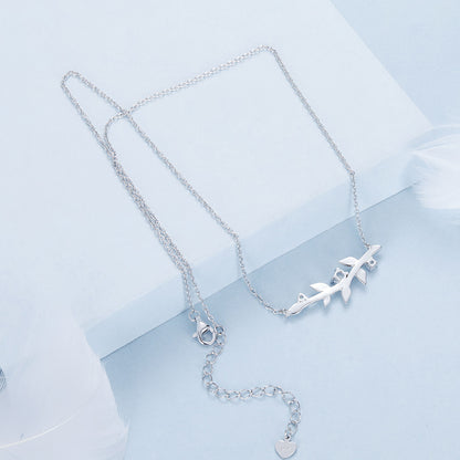 Leaf Motif Pendant Necklace