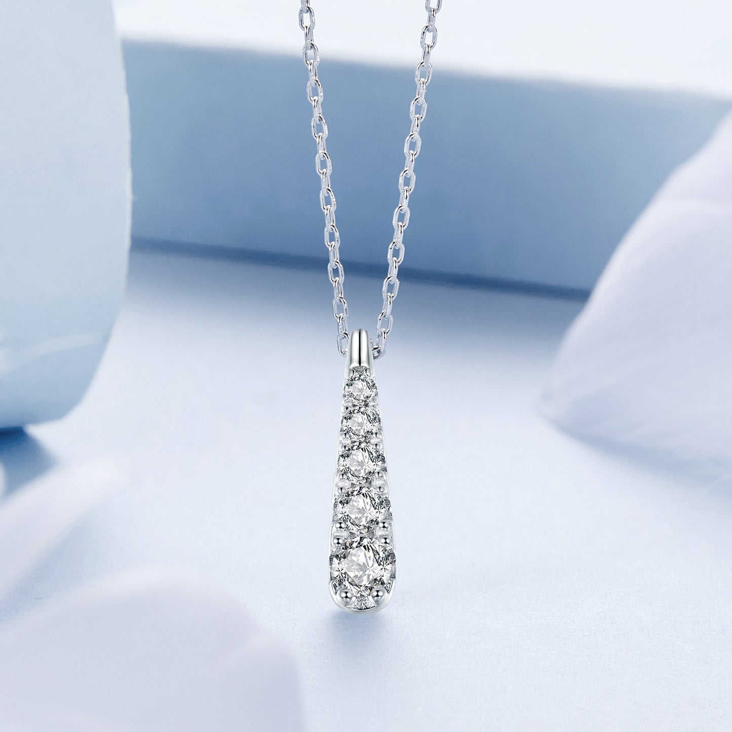 Elegant Teardrop Necklace