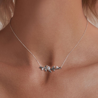Leaf Motif Pendant Necklace