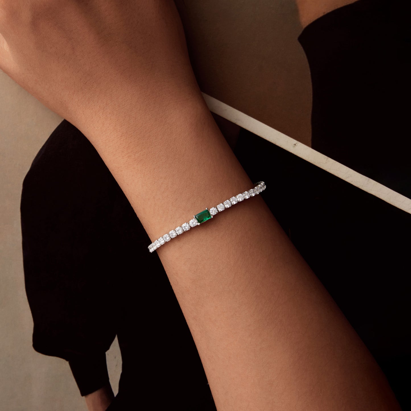 Elegant Emerald Tone Bracelet