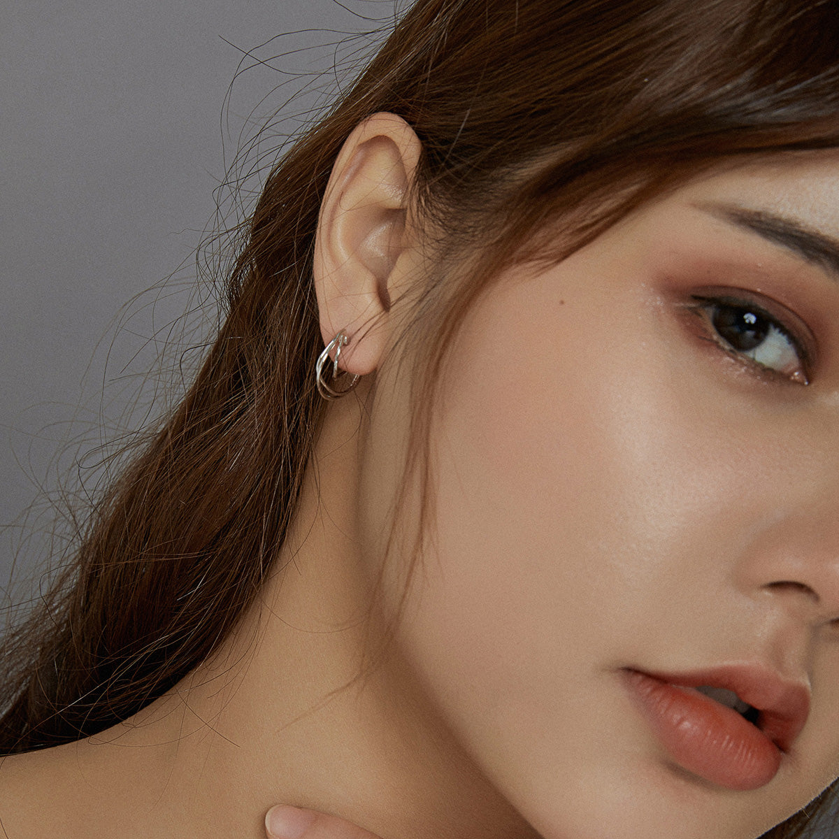 Interwoven Line Hoop Earrings