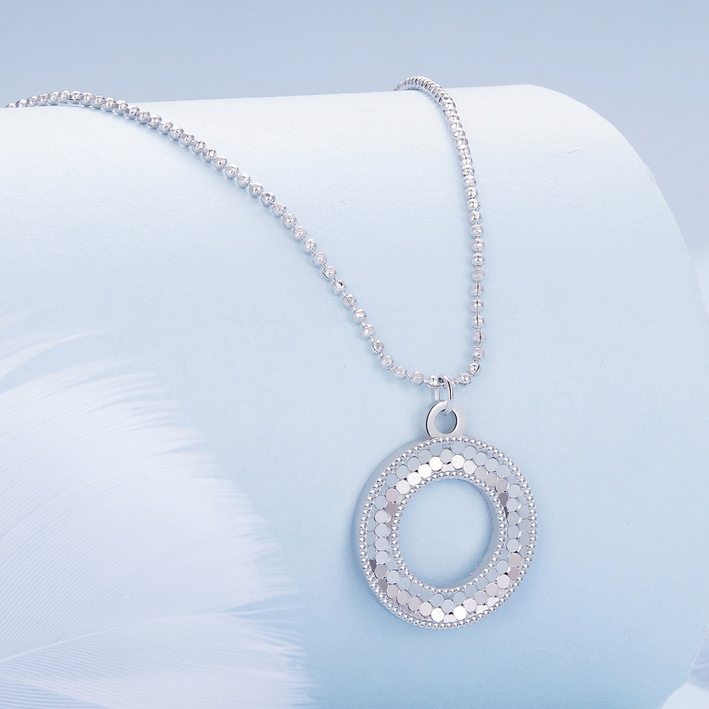 Sparkling O-Ring Necklace