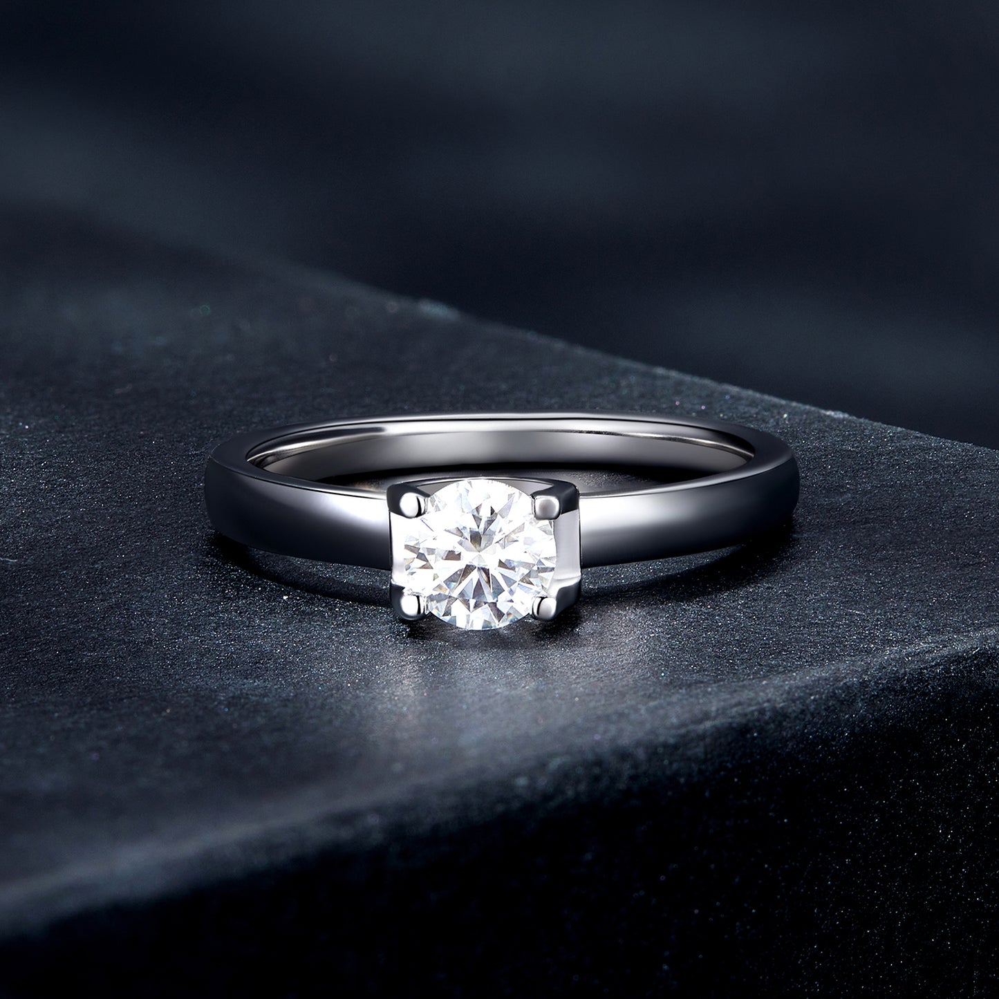 Luxurious Moissanite Ring