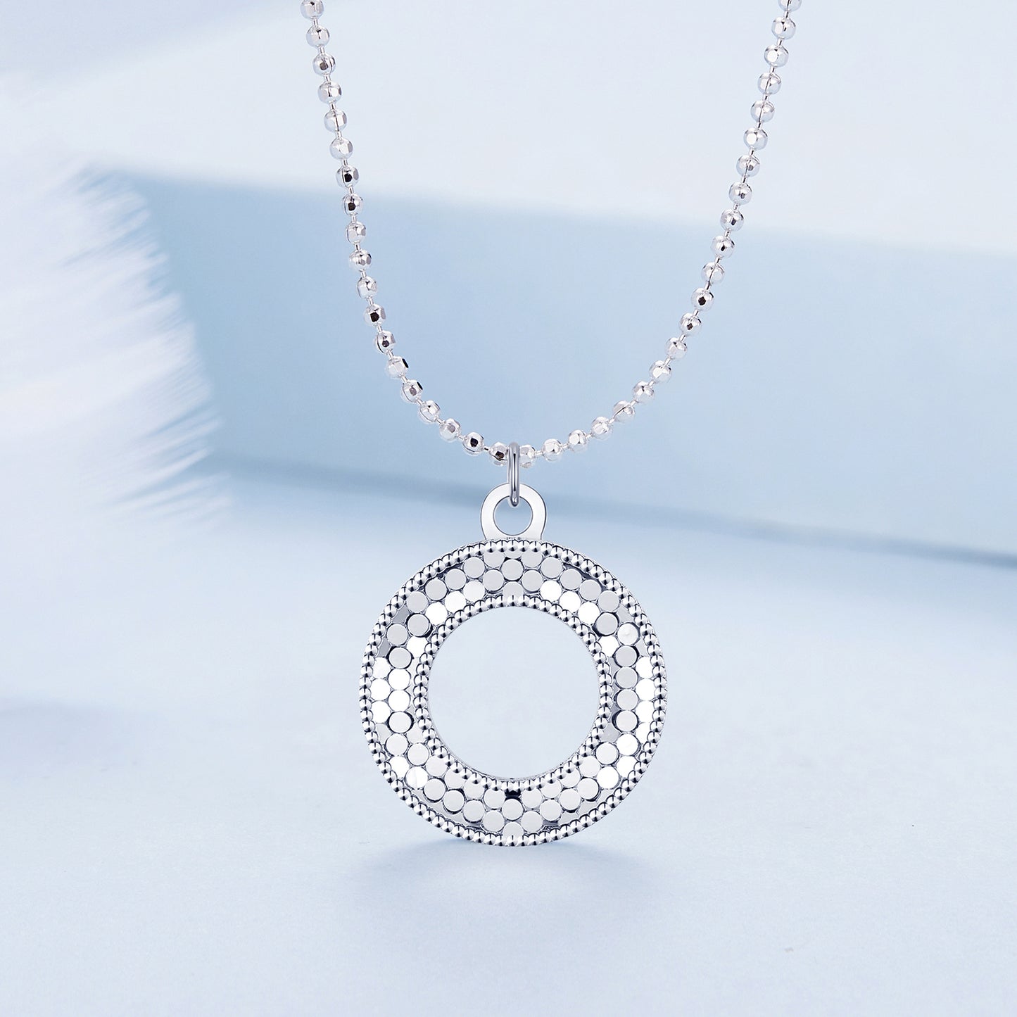 Sparkling O-Ring Necklace