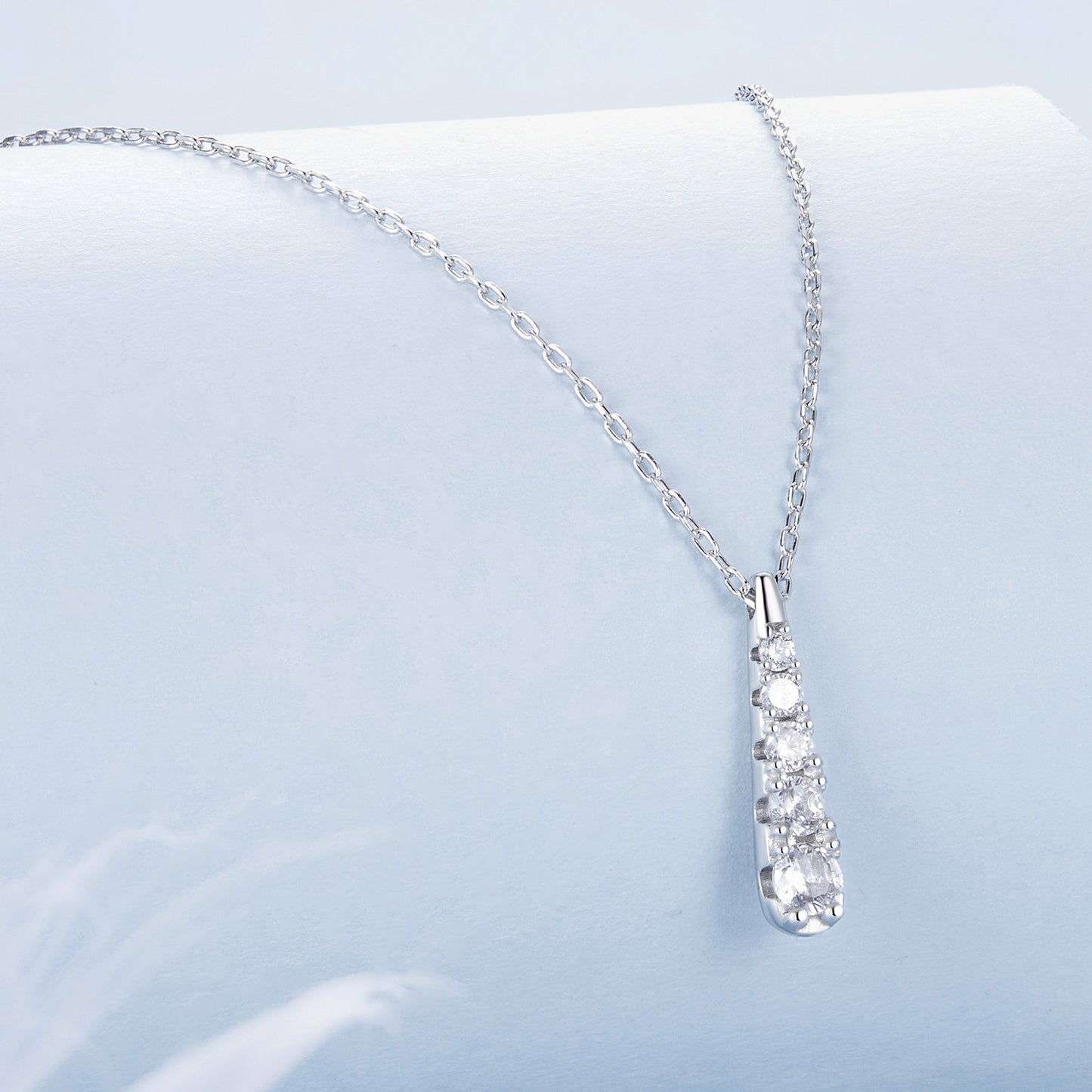 Elegant Teardrop Necklace