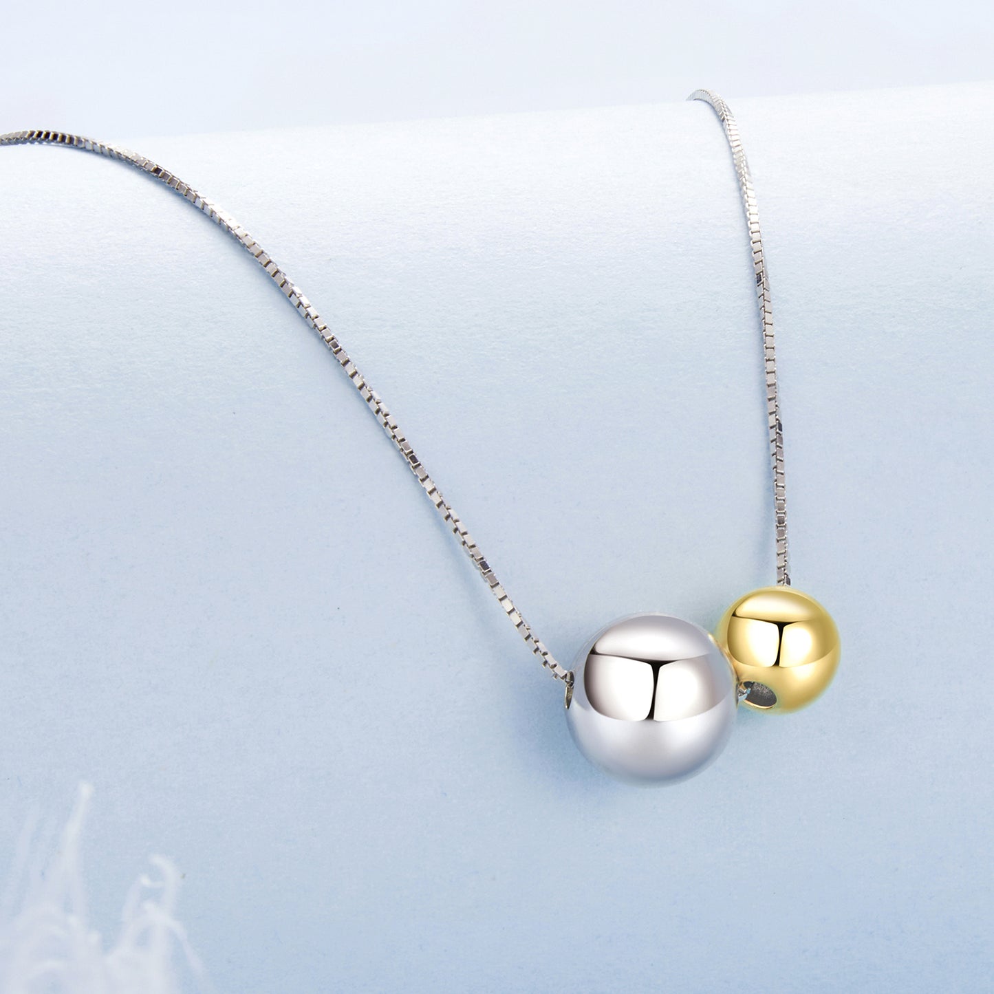 Clasping Pendant Necklace