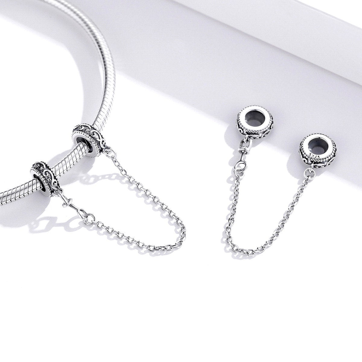 Classical Vine Safety Chain Charm